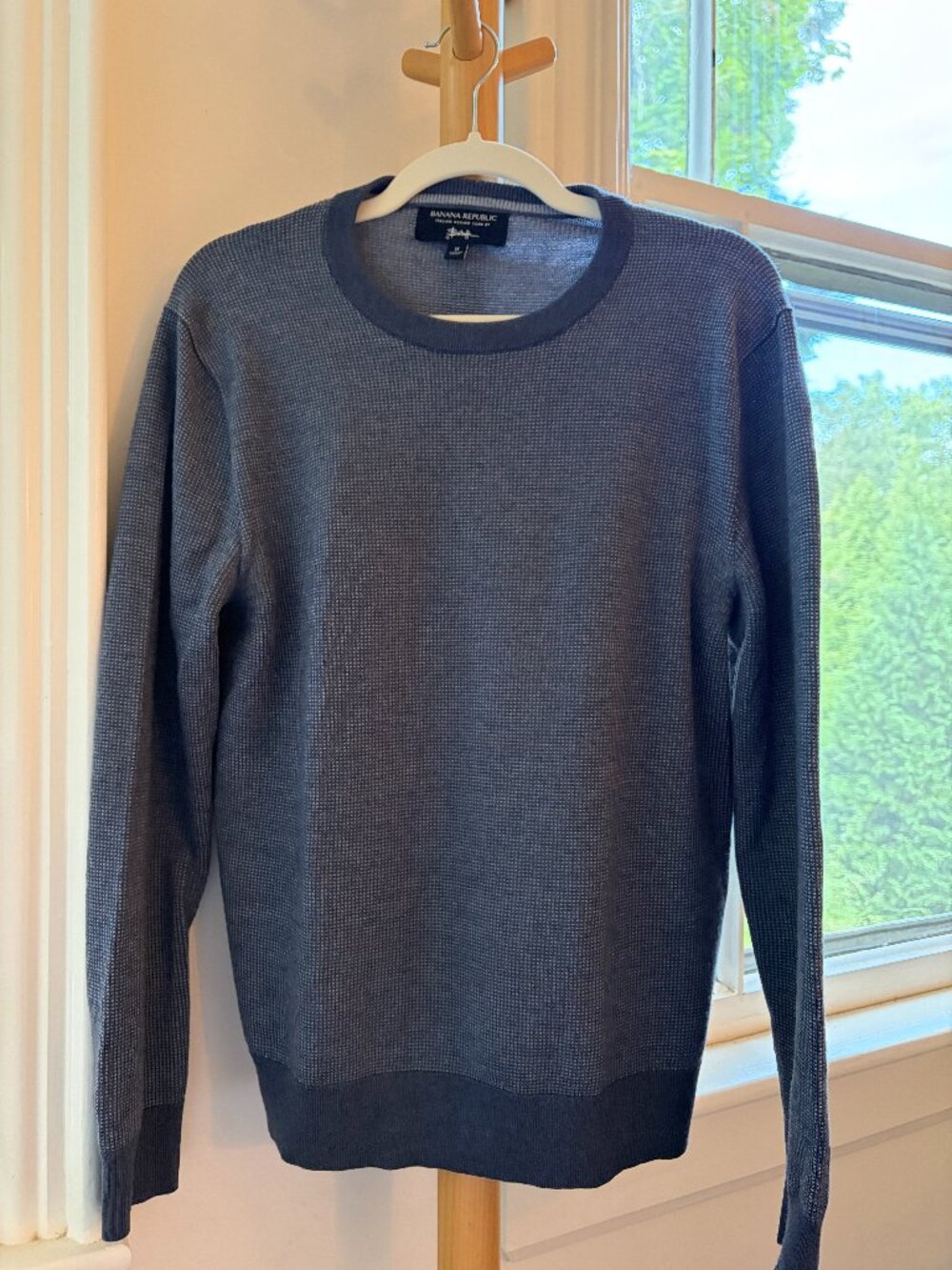 Banana Republic sweater in Italian merino M